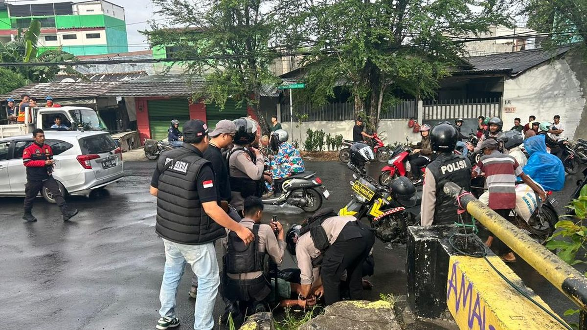 pria bersajam