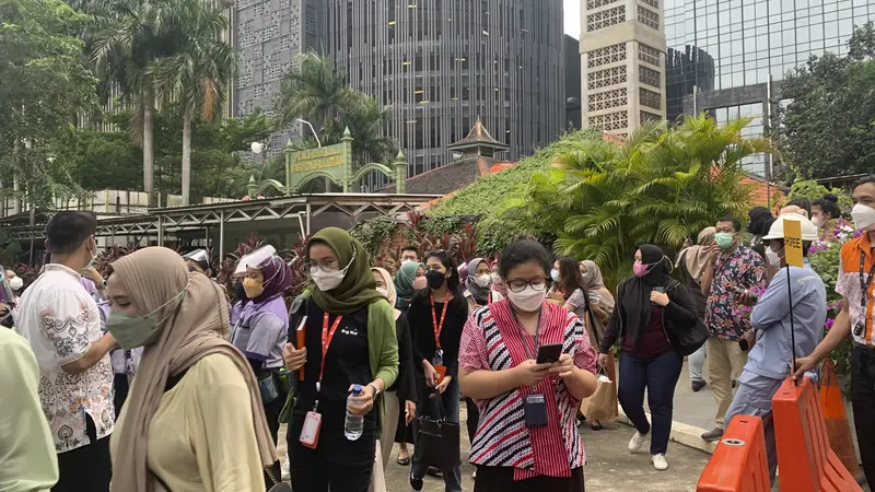 Warga Jakarta panik akibat gempa M4,9 yang dipicu Sesar Baribis, 20 Agustus 2025