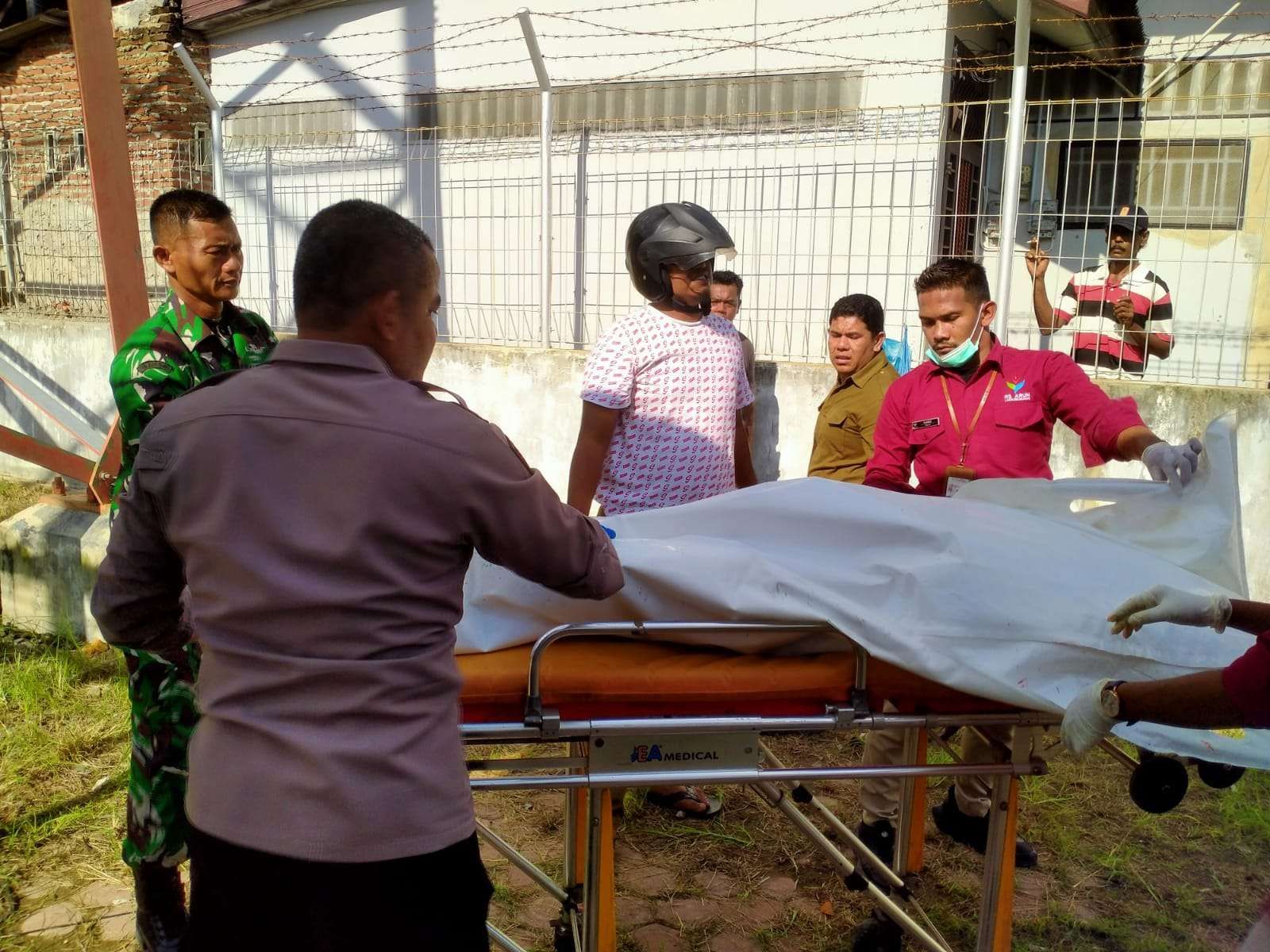 20251028-agurngc0w97qct2 Garis polisi dipasang di sekitar area tower Lhokseumawe.