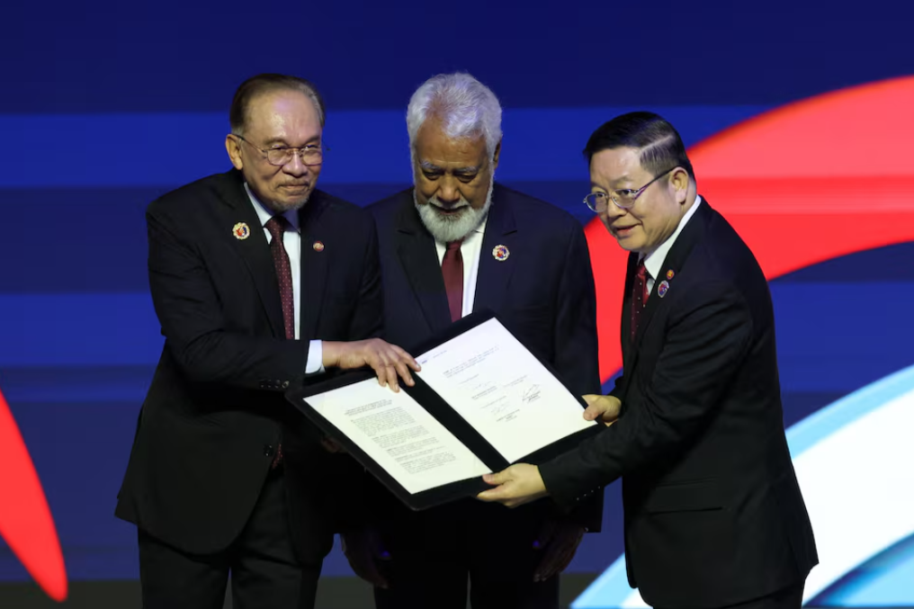 timor leste Pertemuan tingkat tinggi ASEAN yang meresmikan keanggotaan Timor Leste.