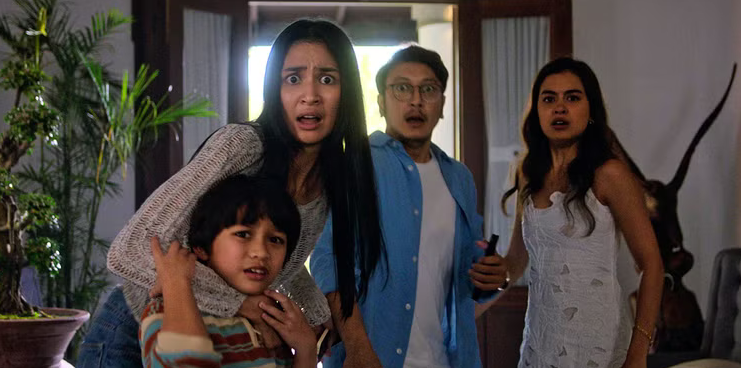 Cuplikan adegan film zombie yang viral di layanan streaming.