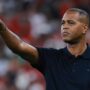Pelatih Patrick Kluivert memimpin Timnas Indonesia dengan susunan pemain yang mendapat kritik setelah kalah 2-3 dari Arab Saudi, foto oleh REUTERS/Stringer.