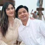 Adly Fairuz dan Angbeen Rishi, pasangan selebriti Indonesia, dikabarkan rumah tangganya sedang retak