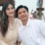 Adly Fairuz dan Angbeen Rishi, pasangan selebriti Indonesia, dikabarkan rumah tangganya sedang retak