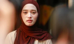 Inara Rusli bersama kuasa hukum saat ditemui wartawan di Polda Metro Jaya, Jakarta, Rabu, (29/5/2024). Foto: Agus Apriyanto