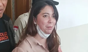 Kekasih Ammar Zoni, drg. Kamelia, hadir dalam sidang kasus peredaran narkotika, PN Jakarta Pusat, Kamis (13/11/2025).