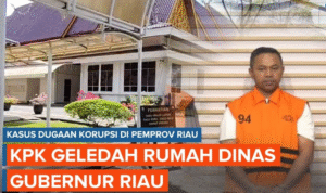 Petugas KPK membawa dokumen dan barang elektronik dari rumah dinas Gubernur Riau Abdul Wahid di Pekanbaru.